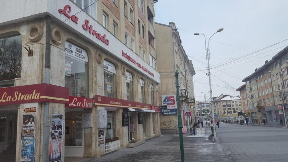 „La Strada”, locul unde găsiți încălțăminte, marochinărie, geci, haine din piele, cojoace, blănuri, accesorii de cea mai bună calitate