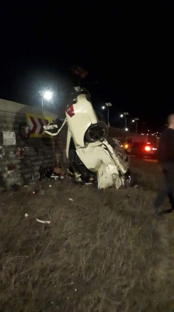 Mașina a intrat în pilonul zidului cu 140 km/h