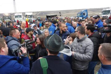Sucevenii au venit în număr mare să susțină protestul lui Ștefan Mandachi