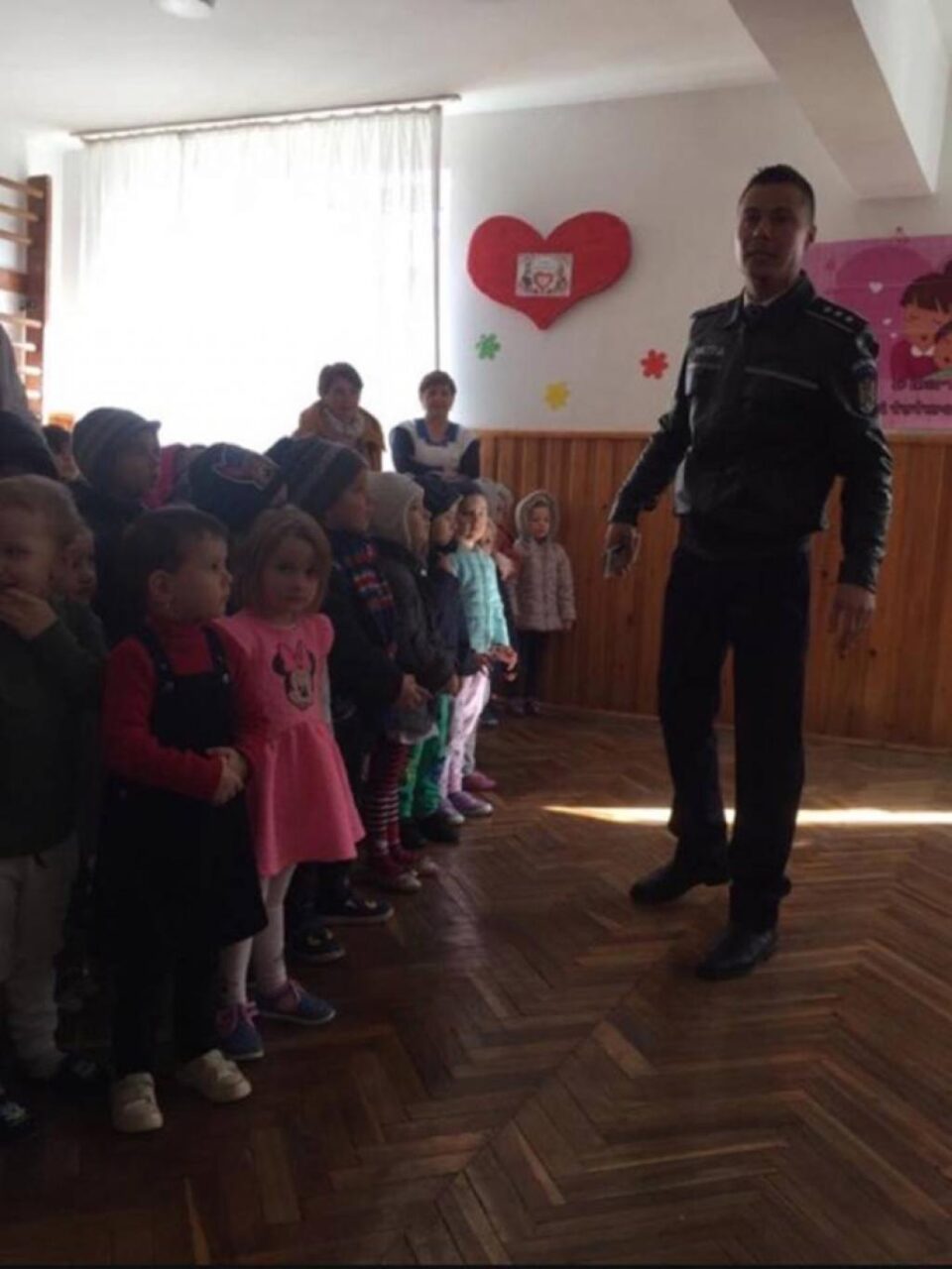Polițiștii au „descins” în școlile din județ