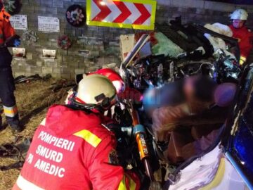 O nouă tragedie la „Zidul morții”: un tânăr de 28 de ani a murit după ce mașina pe care o conducea a intrat în pilonul zidului cu 140 km/h