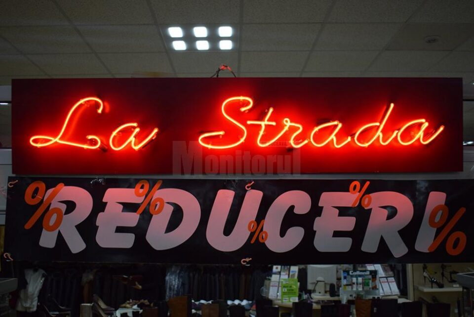 „La Strada”, locul unde găsiți încălțăminte, marochinărie, geci, haine din piele, cojoace, blănuri, accesorii de cea mai bună calitate