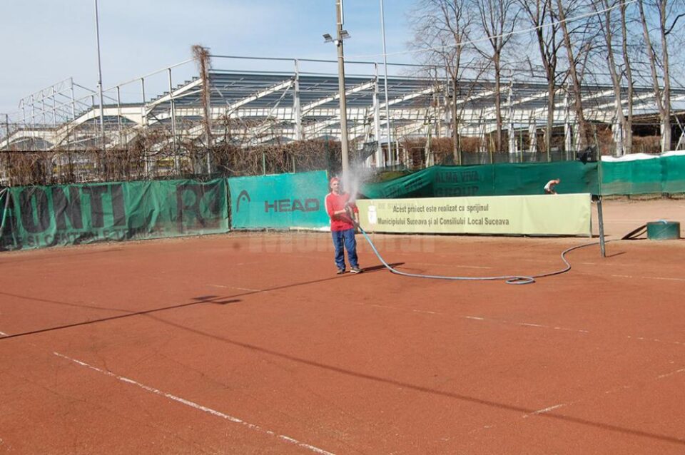 De astăzi, începe noul sezon de tenis pe zgură la baza Clubului Select Suceava de la Unirea De astăzi, începe noul sezon de tenis pe zgură la baza Clubului Select Suceava de la Unirea