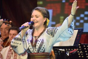 Interpreta Alexandra Diana Dan, din Putna, a câștigat Trofeul Festivalului „Florile Ceahlăului”