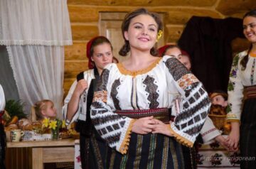Interpreta Alexandra Diana Dan, din Putna, a câștigat Trofeul Festivalului „Florile Ceahlăului”