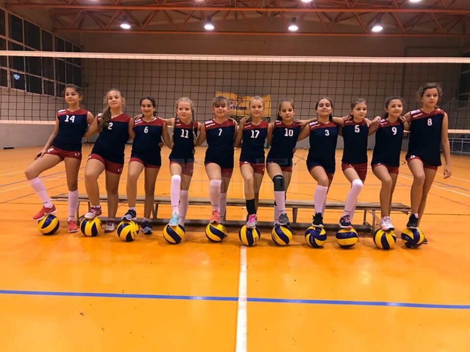 Echipa feminină de minivolei ACS Kinder Suceava