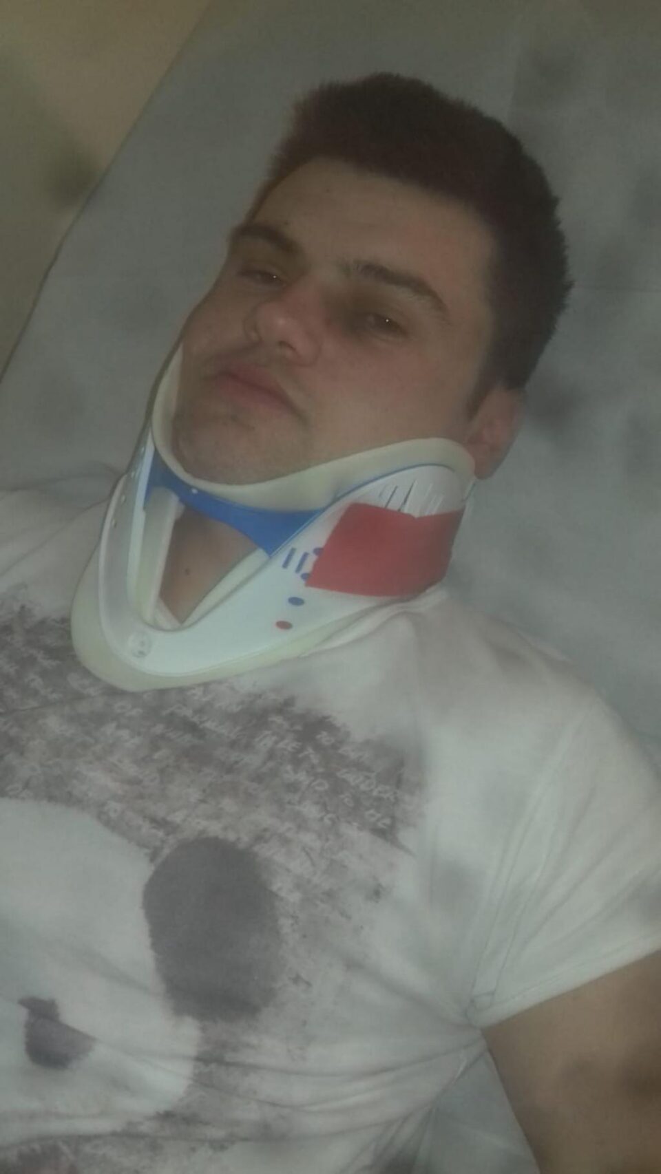 Mihai Alexandru Săndulescu acuză că a fost victima polițiștilor, care l-au lovit cu pumnii și picioarele, precum și cu un baston de cauciuc Mihai Alexandru Săndulescu acuză că a fost victima polițiștilor, care l-au lovit cu pumnii și picioarele, precum și cu un baston de cauciuc