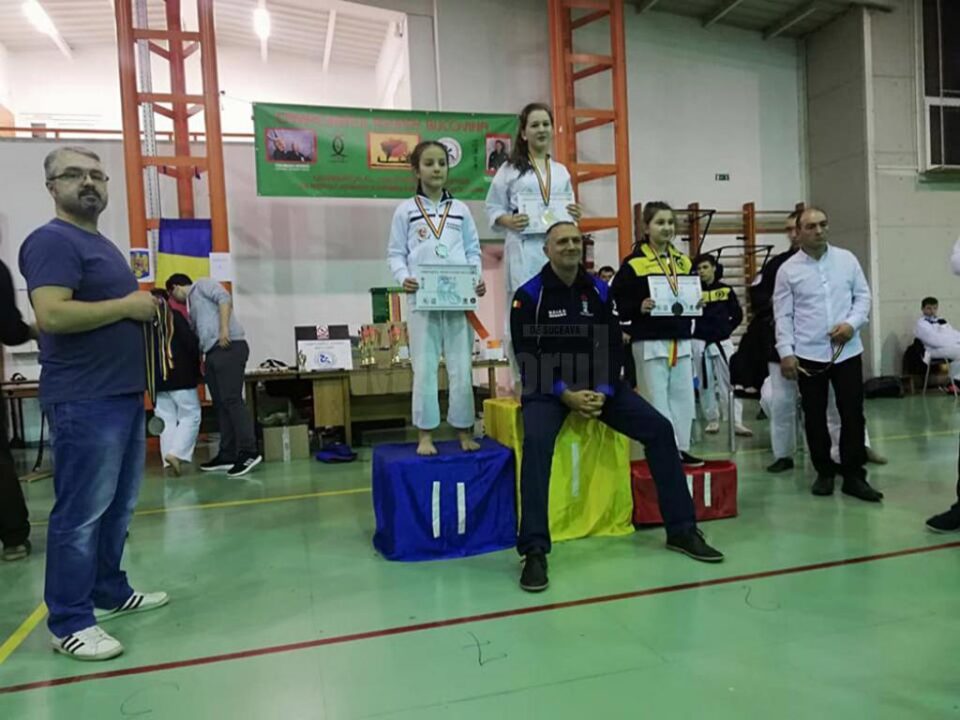 Sensei George Ciprian Crăciunescu și o parte dintre câștigători