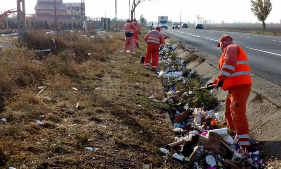 Cantități foarte mari de gunoaie strânse din parcări și de la marginea drumurilor naționale