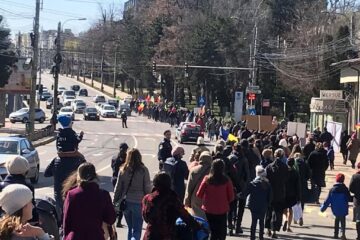 Sute de persoane au marsaluit,pentru viata, pe strazile Sucevei