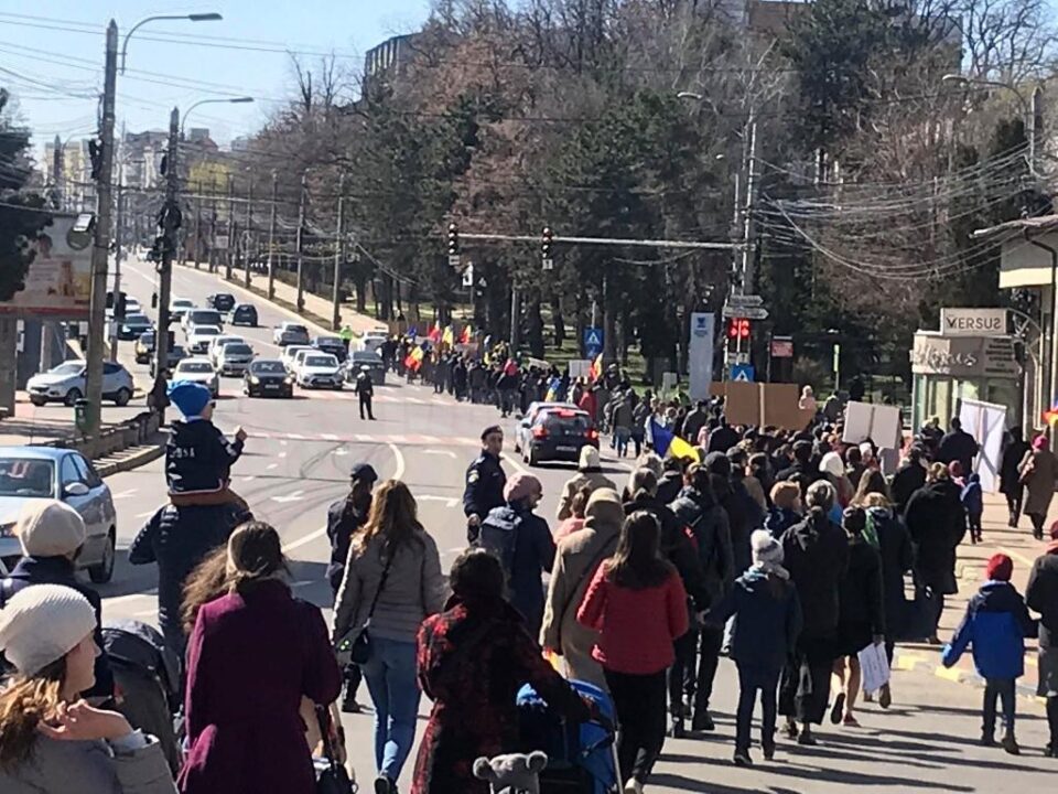 Sute de persoane au marsaluit,pentru viata, pe strazile Sucevei Sute de persoane au marsaluit,pentru viata, pe strazile Sucevei