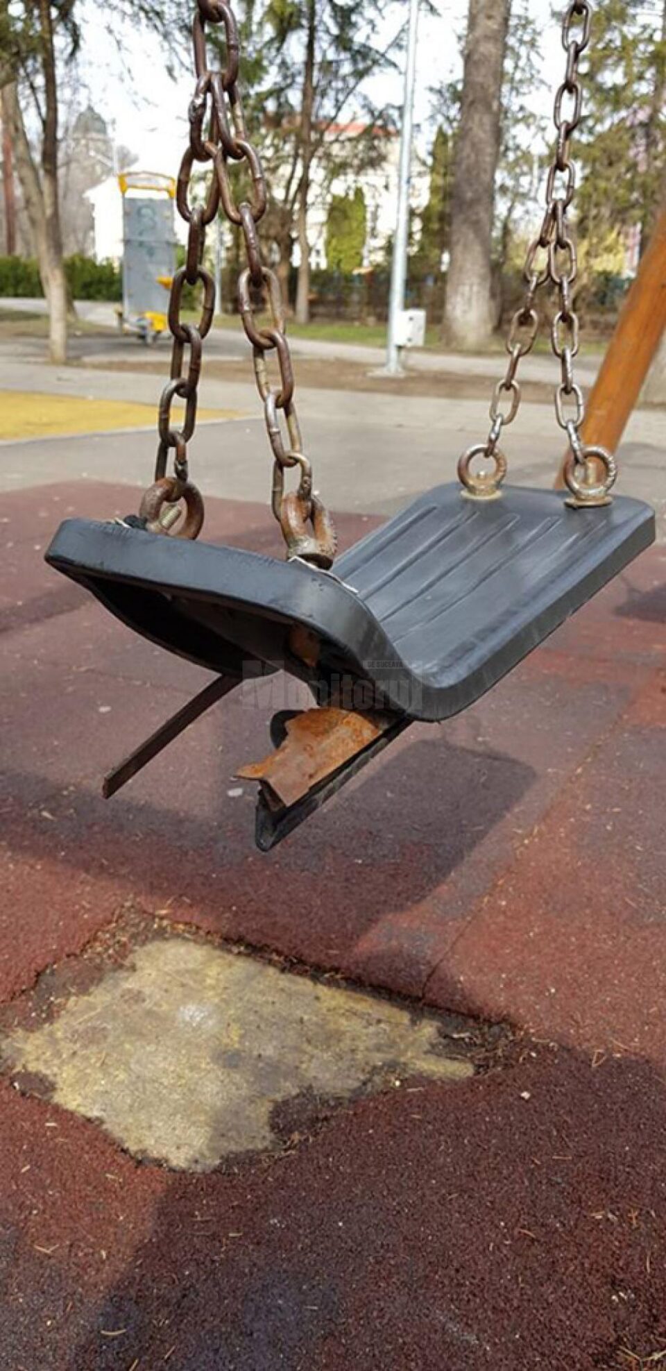 Echipamentele din locurile de joacă din Rădăuți vor fi înlocuite sau reabilitate