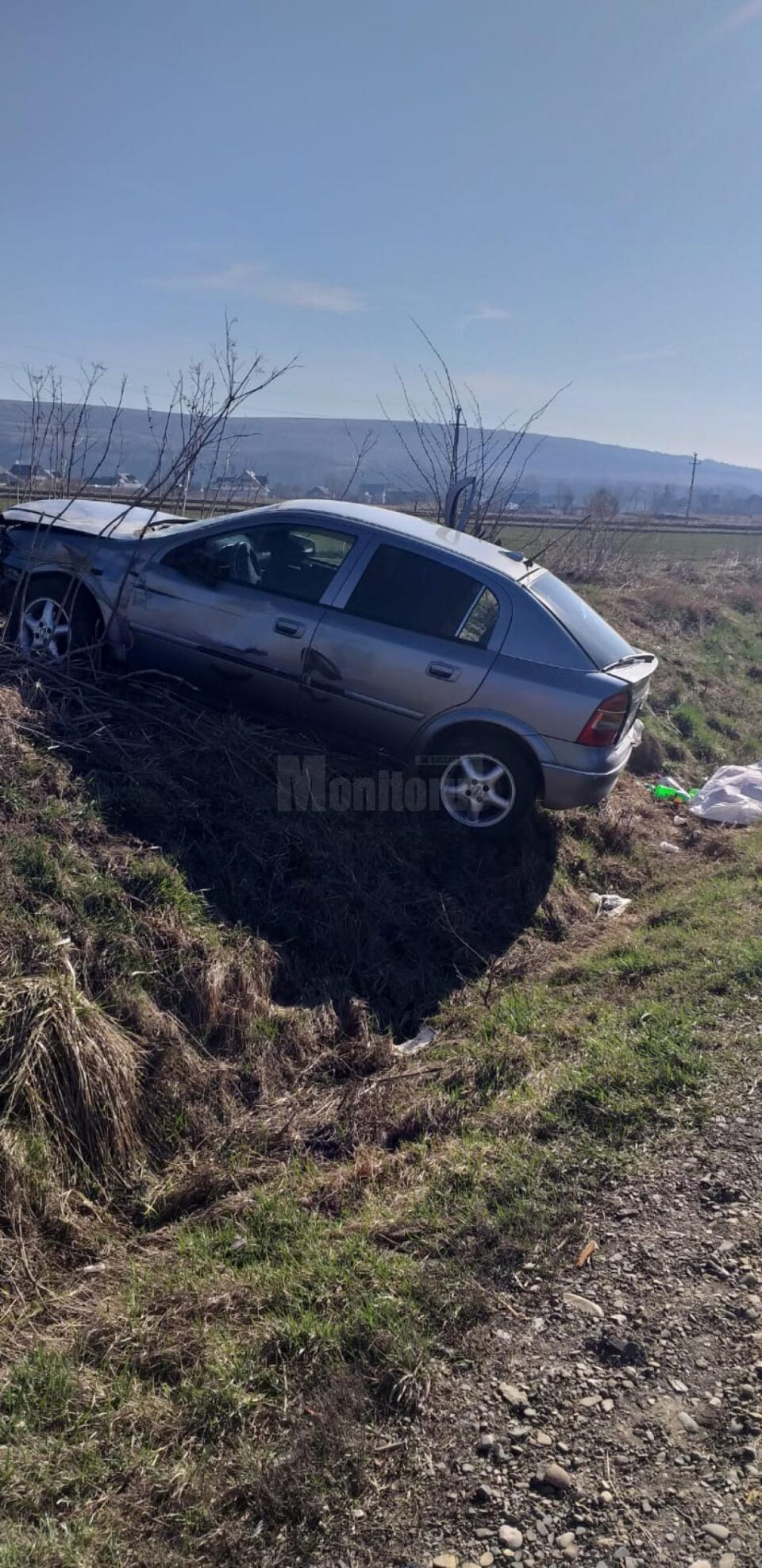 Mașina în care se aflau cele două femei, una fiind moartă iar a doua ajungând la spital