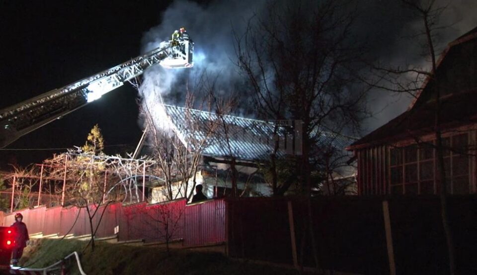 Incendiul a izbucnit, cel mai probabil, de la scânteile evacuate pe coșul de fum al centralei termice Incendiul a izbucnit, cel mai probabil, de la scânteile evacuate pe coșul de fum al centralei termice