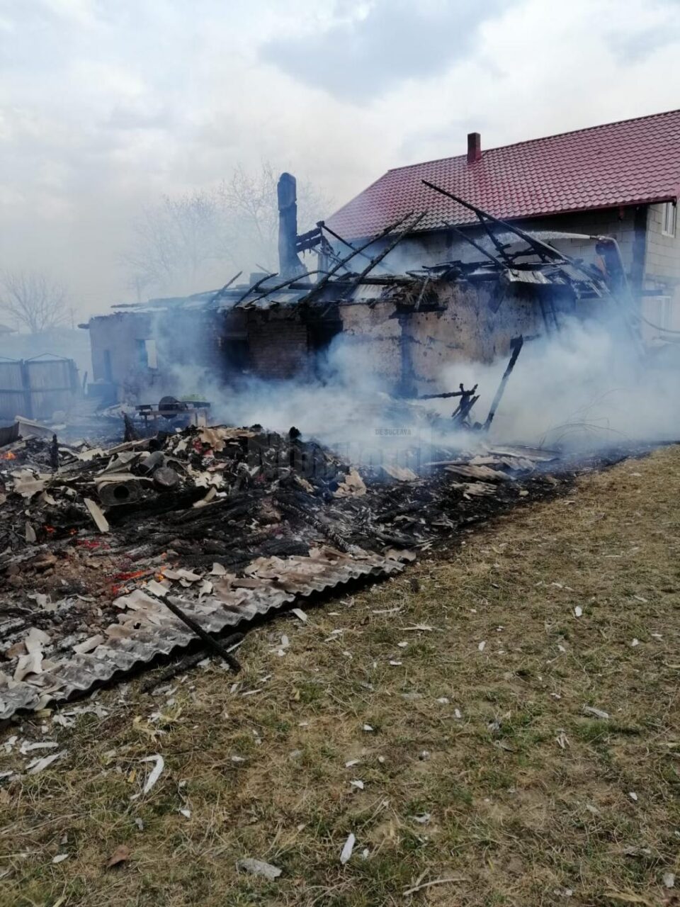 Incendiu de proporții la o gospodărie din Râșca