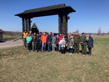 Peste 100 de cireși au fost plantați pe marginea drumului către Putna