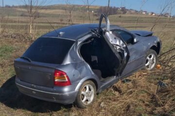 Mașina în care se afla femeia care a decedat