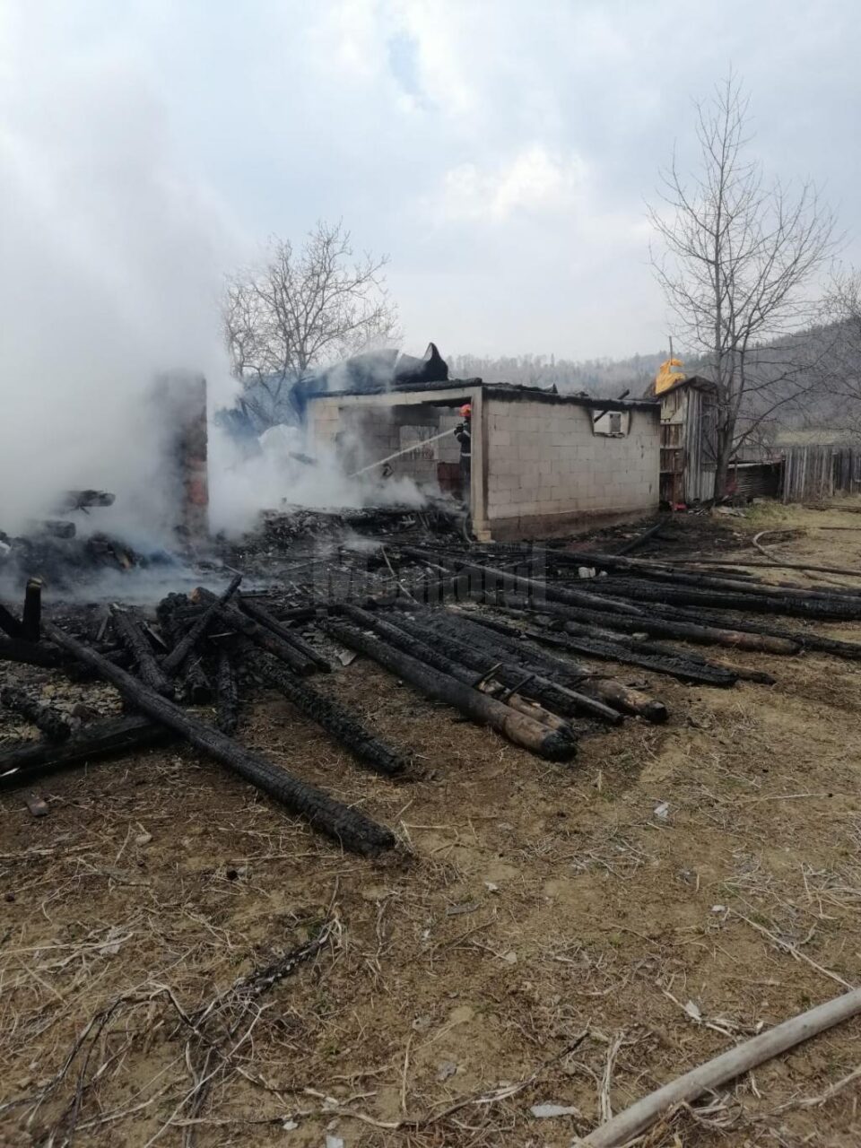 Incendiu de proporții la o gospodărie din Râșca