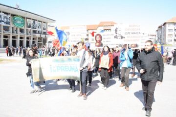 Câteva sute de tineri au manifestat, sâmbătă, împotriva avortului