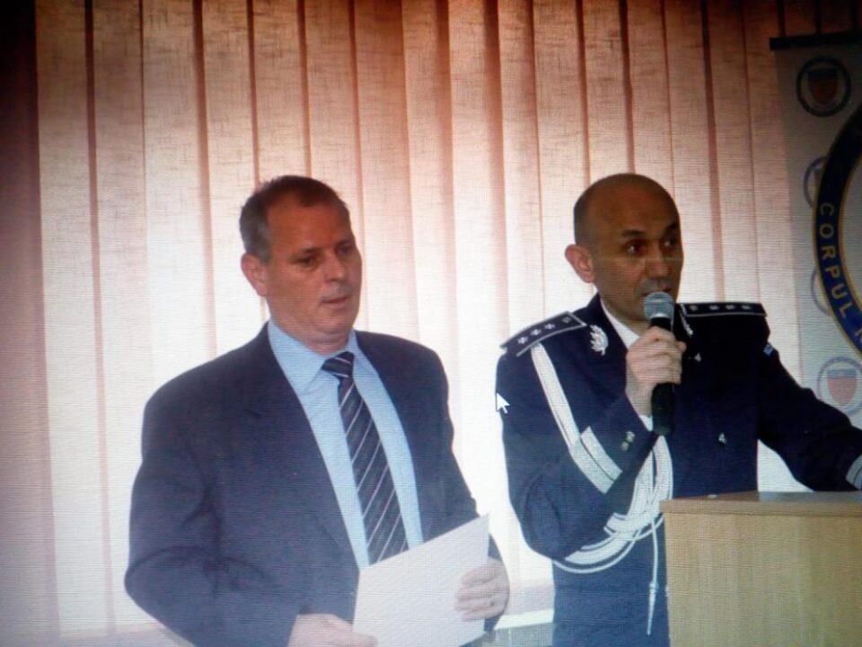 Eusebiu Tătar, felicitat de inspectorul-șef Adrian Buga