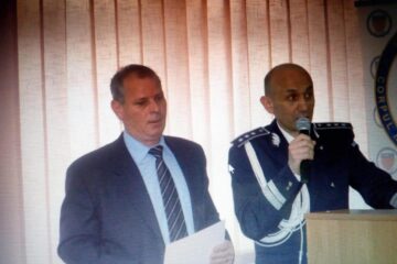 Eusebiu Tătar, felicitat de inspectorul-șef Adrian Buga