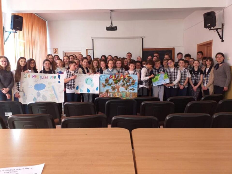 Trei evenimente din Calendarul Evenimentelor Ecologice sărbătorite la Școala Nr. 4 Trei evenimente din Calendarul Evenimentelor Ecologice sărbătorite la Școala Nr. 4