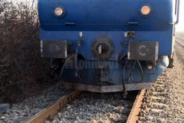 Tânărul a fost lovit de tren pe o linie din apropierea gării