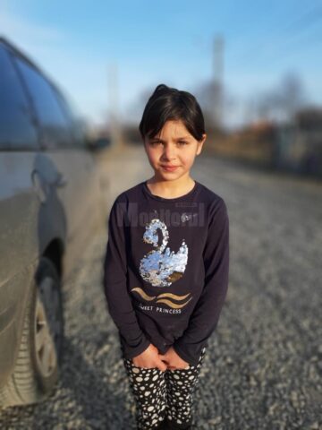 Familii cu mulți copii din Baia și Vadu Moldovei, care trăiesc într-o sărăcie lucie, ajutate cu alimente, haine și produse de curățenie