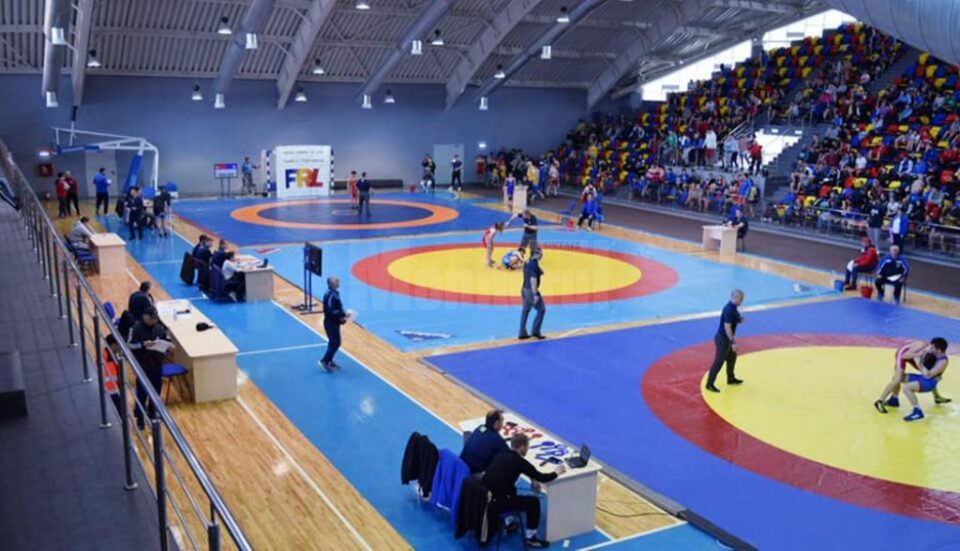 Aproximativ 470 de sportivi din țară au intrat pe saltea la turneul de calificare rezervat juniorilor II Aproximativ 470 de sportivi din țară au intrat pe saltea la turneul de calificare rezervat juniorilor II