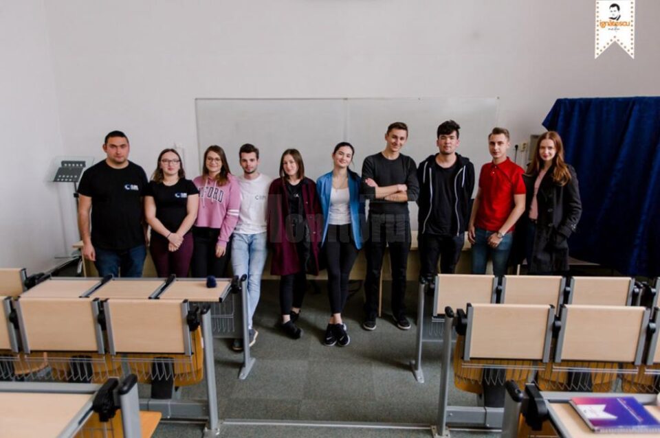 Studenți premiați în cadrul unui concurs de editare fotografică al Clubului de Marketing (USV)