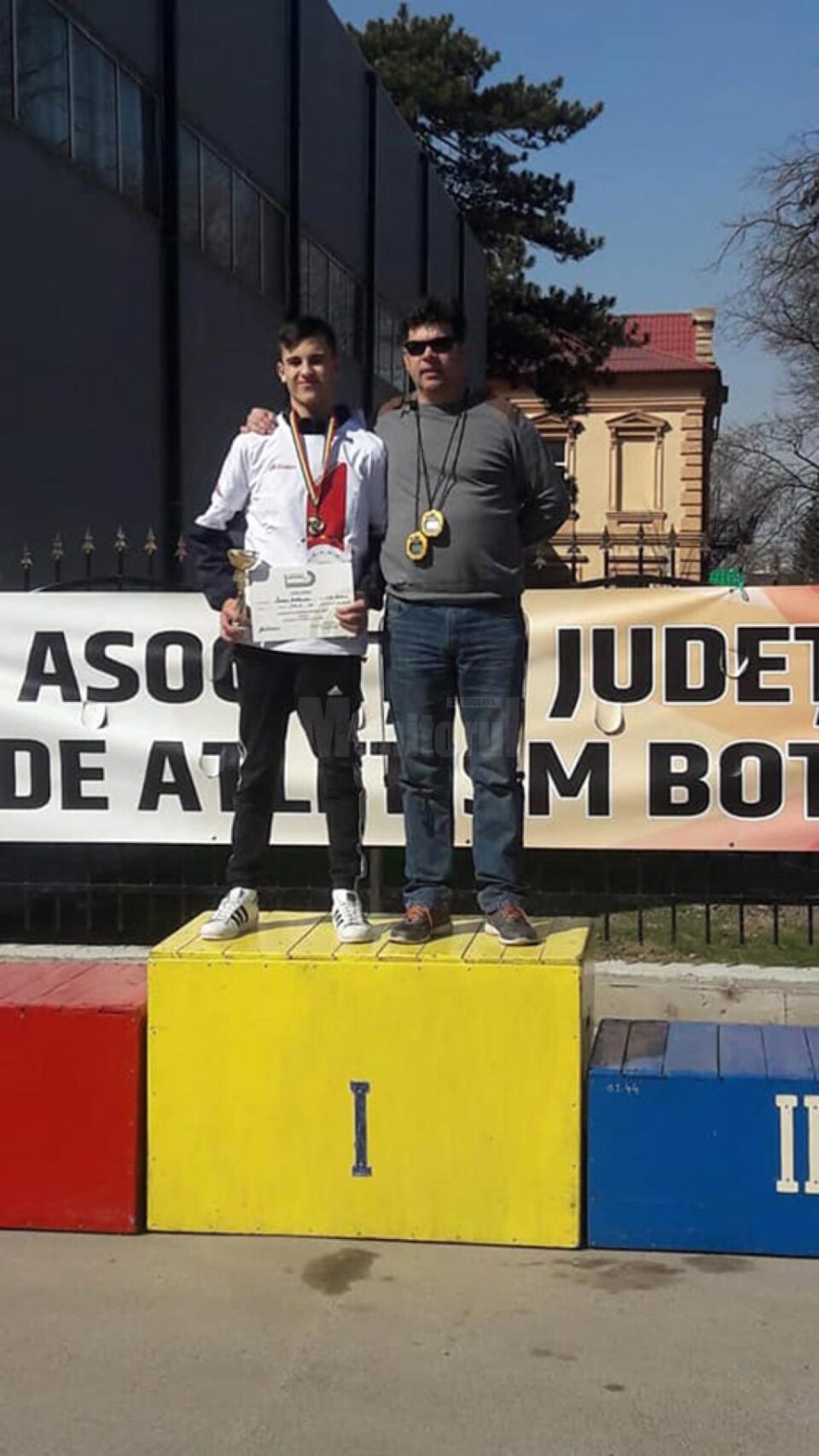 Antrenorul Radu Mihalescu, alături de proaspătul campion național Darius Melenciuc Antrenorul Radu Mihalescu, alături de proaspătul campion național Darius Melenciuc
