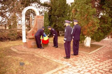 Coroane de flori pentru polițiștii căzuți la datorie
