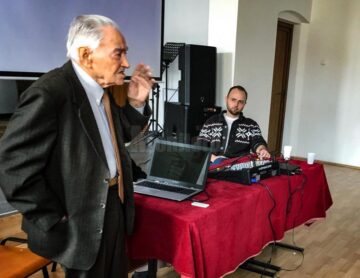 Lecție de istorie cu foștii deținuți politici Radu Bercea și Toma Filaret, la Colegiul de Artă Suceava