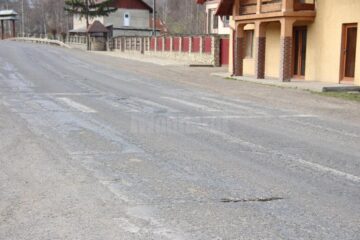 Drumul național Suceava-Dorohoi se prezintă prost după tratamentul cu piatră concasată de anul trecut