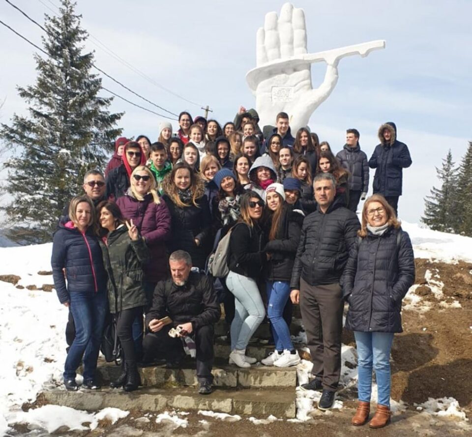 Zeci de elevi și profesori din cinci țări au învățat despre meșteșugurile populare românești, în cadrul programului Erasmus+