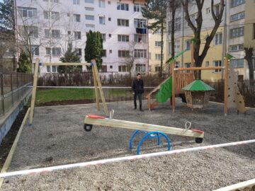 Lucrările de modernizare a opt locuri de joacă din Suceava vor fi finalizate săptămâna viitoare