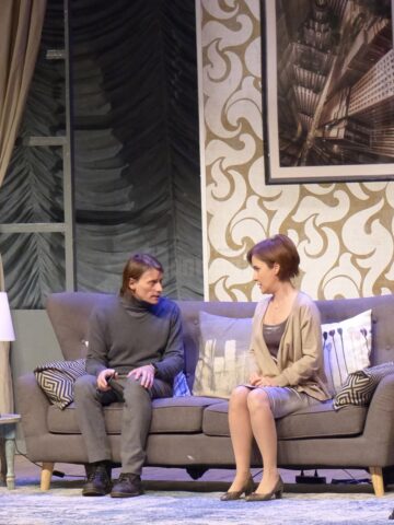 Pentru a doua oară pe scena suceveană, actorii din piesa „All Inclusive”, aplaudați și ovaționați de sute de spectatori