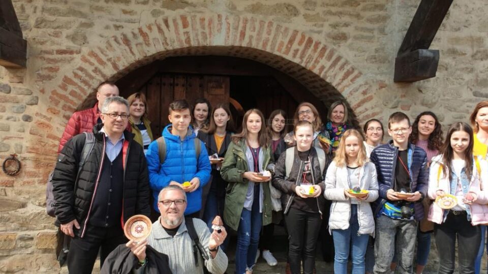Zeci de elevi și profesori din Spania, Italia, Turcia, Polonia și Lituania au descoperit frumusețea tradițiilor și meșteșugurilor românești
