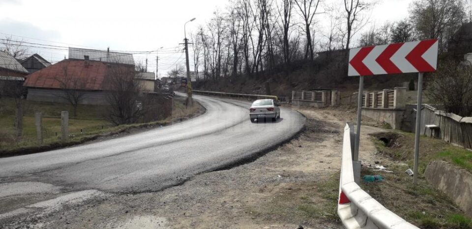 Această asfaltare a porțiunii decapate la finele anului trecut este doar o primă fază a unor lucrări mult mai ample Această asfaltare a porțiunii decapate la finele anului trecut este doar o primă fază a unor lucrări mult mai ample
