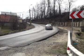 Această asfaltare a porțiunii decapate la finele anului trecut este doar o primă fază a unor lucrări mult mai ample