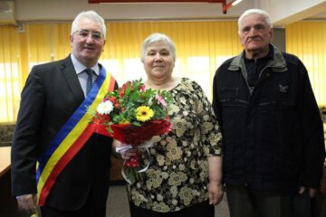 24 de cupluri care au împlinit 50 de ani de căsătorie, surprinse cu o excursie la Zona de Agrement a Sucevei