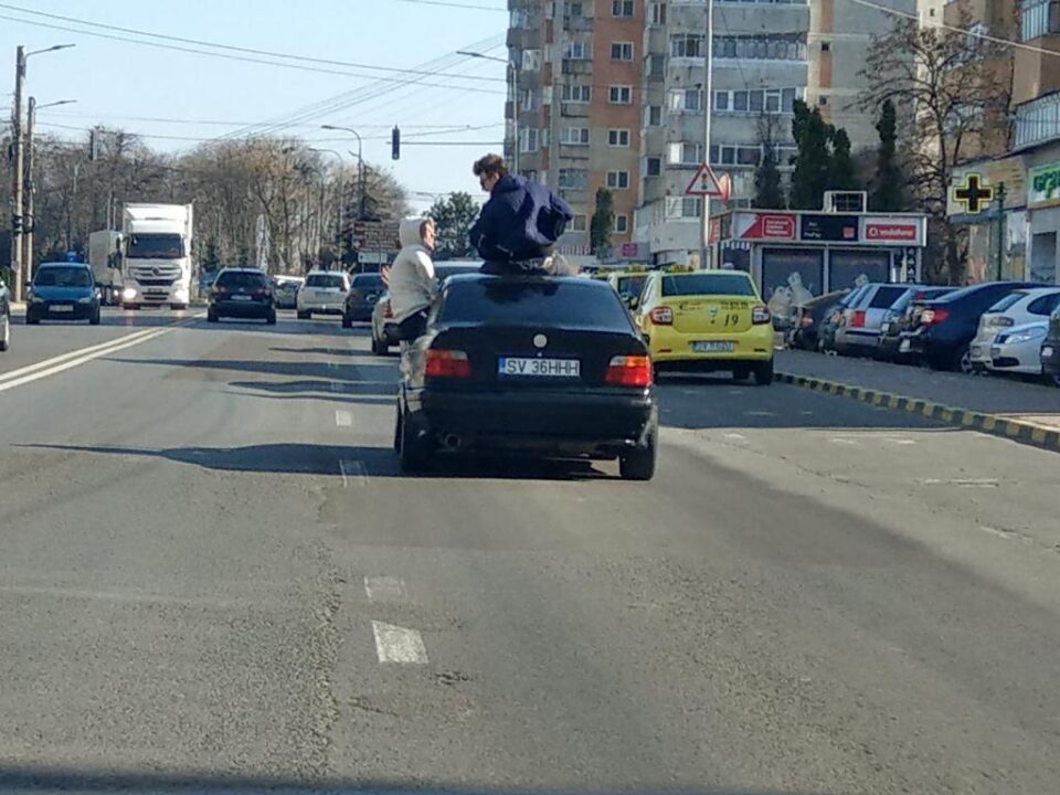 La plimbare pe străzile din Suceava prin turela și geamul BMW-ului