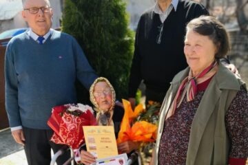 La împlinirea a 100 de ani, Cleopatra Silvestru s-a bucurat de prezența celor dragi