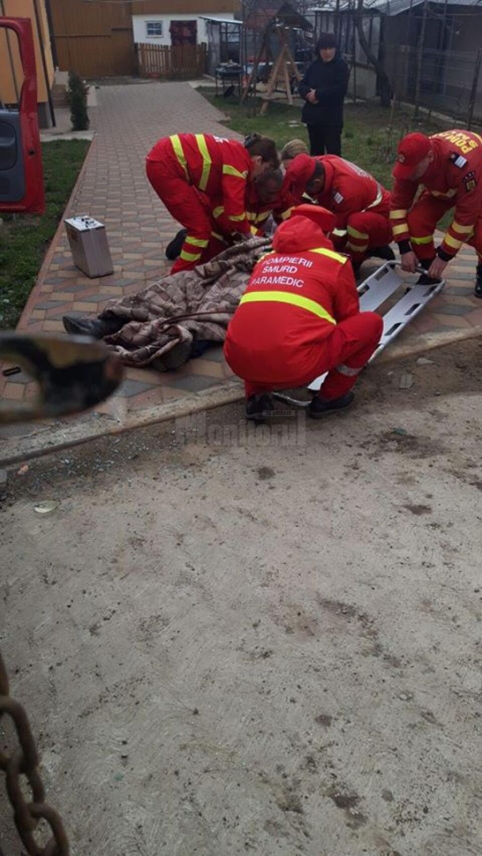 Șoferul a fost transportat la spital cu ambulanța