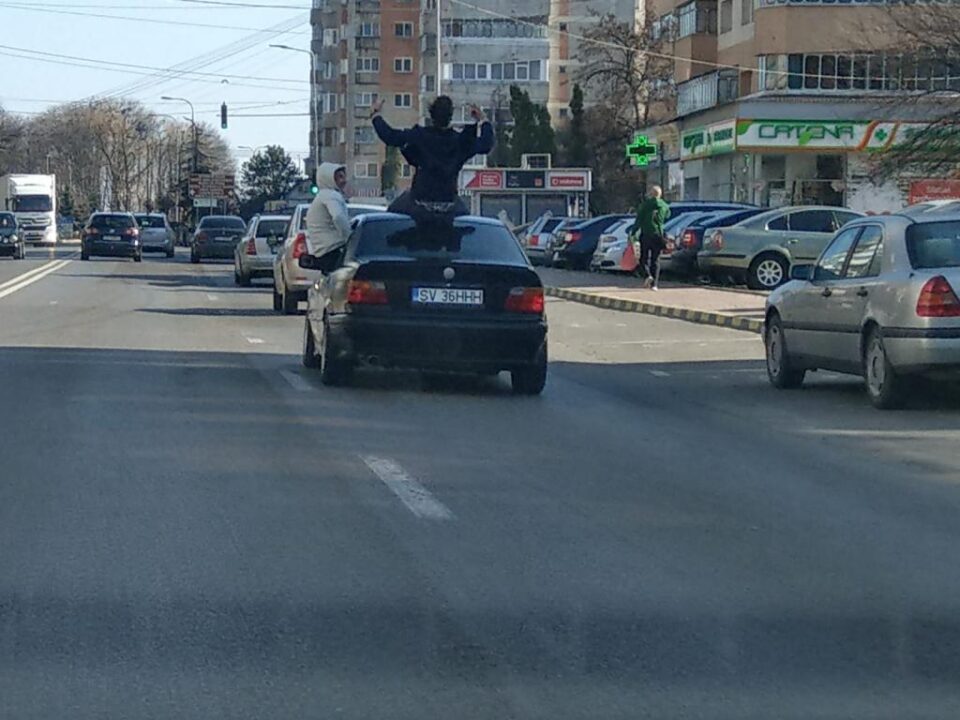 La plimbare pe străzile din Suceava prin turela și geamul BMW-ului