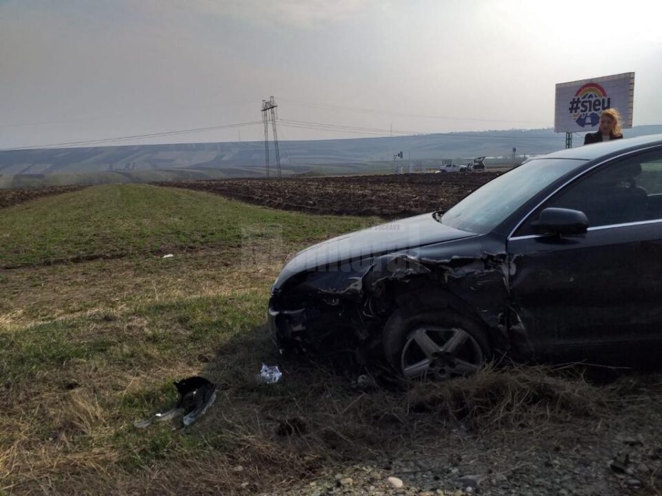 Trei mașini au fost implicate în accident