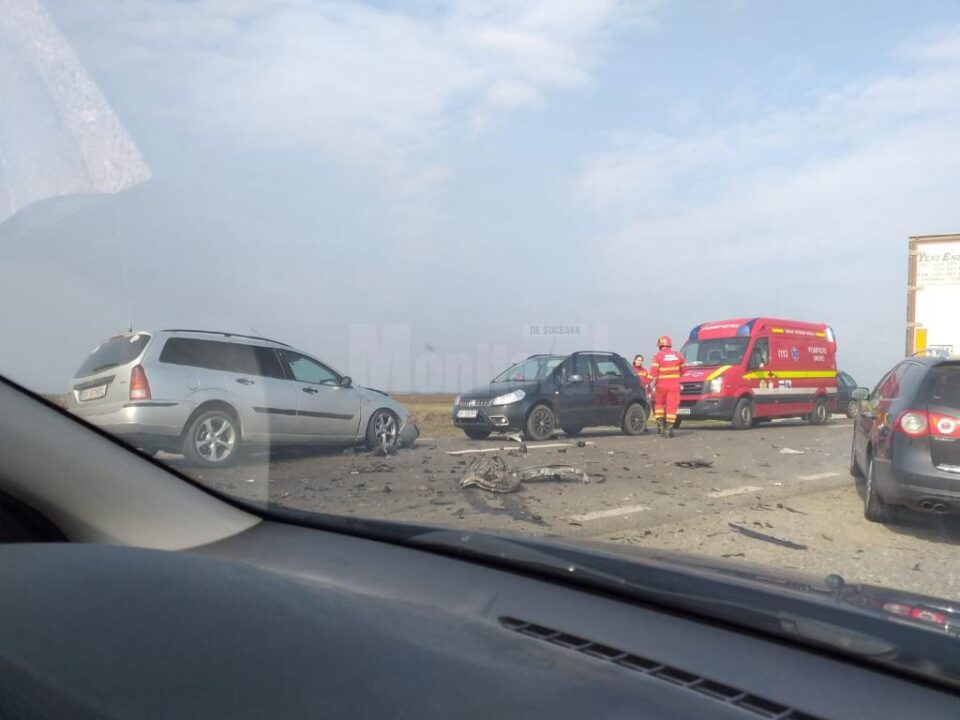 Trei mașini au fost implicate în accident