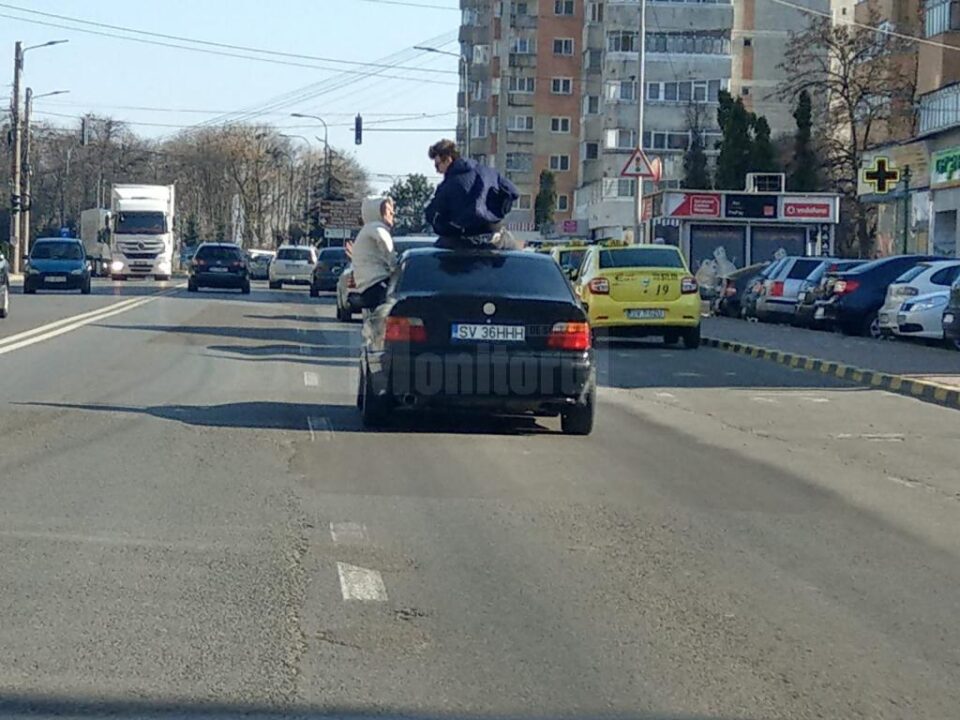 Imaginile au fost surprinse de un participant la trafic