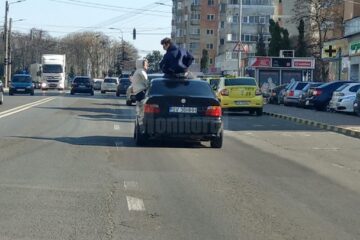 Imaginile au fost surprinse de un participant la trafic