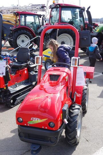 Peste 60 de firme au participat la Agro Expo Bucovina